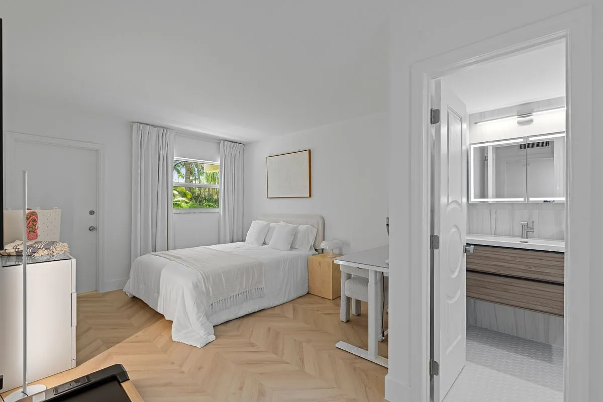 2 bed, 2.0 bath, 910 sqft, $3,400 — Photo 4
