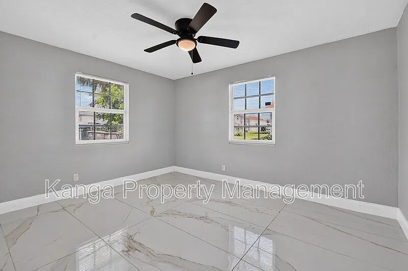 3 bed, 2.0 bath, 1124 sqft, $2,895 — Photo 2
