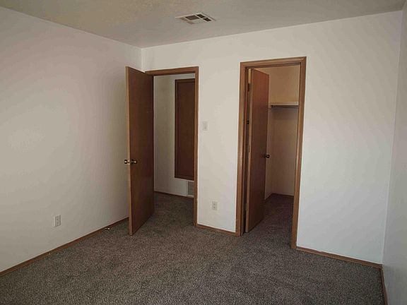 Bedroom No 2 - walk-in closet