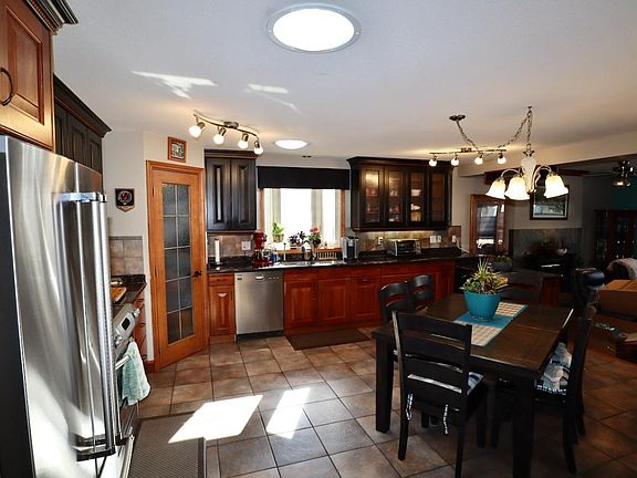 5th image of 48 Alderwood Cres