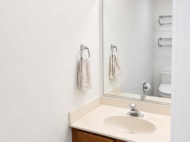 103 Brittany Dr — Photo 20