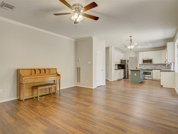 5th image of 2826 Spring Lakes