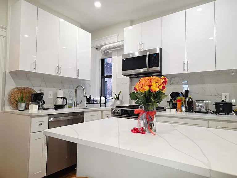 1258 Commonwealth Ave — Photo 9