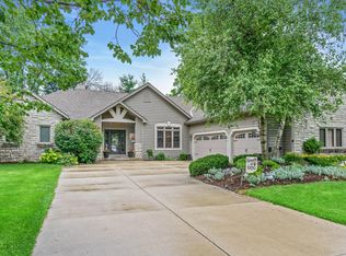 W340N6207 Breezy Point Rd, Oconomowoc, WI 53066