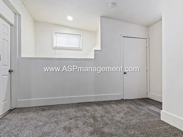 2 bed, 1.0 bath, 1000 sqft, $1,295 — Photo 2