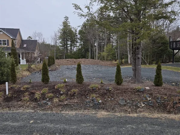 23 Black Trumpet Ln, Beaver Bank, NS B4G 1B5