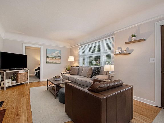 3rd image of 835 N Ottillia St SE