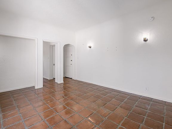 3rd image of 1848 N Mariposa Ave #205