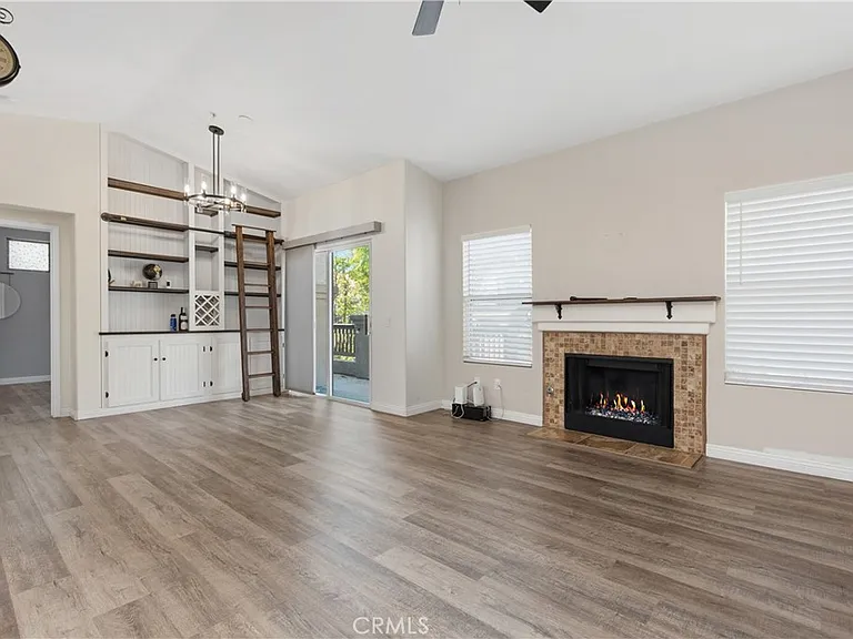 230 California Ct — Photo 8