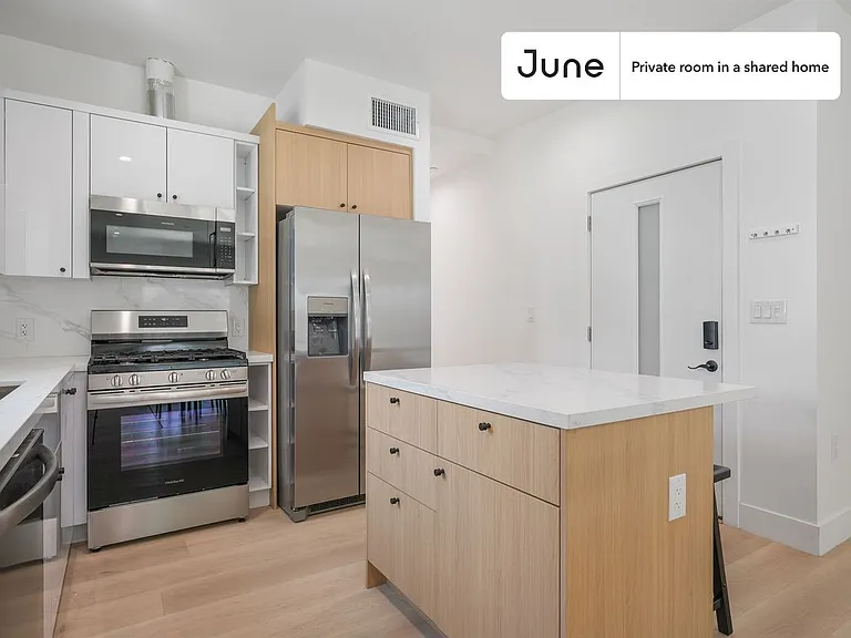 1321 N June St #C — Photo 8