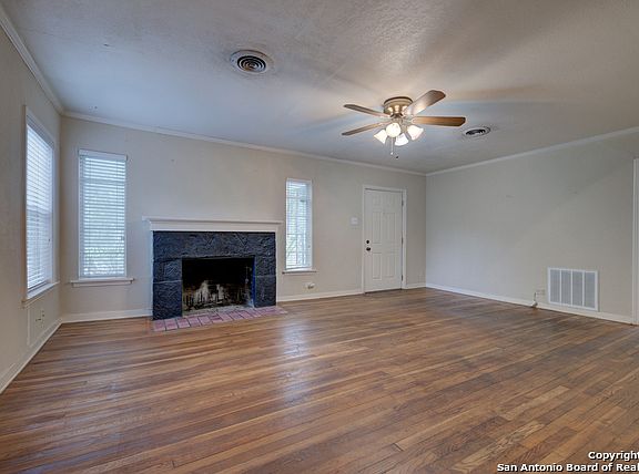 4th image of 154 Larchmont Dr