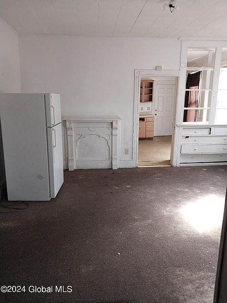 5th image of 827 Emmett Street