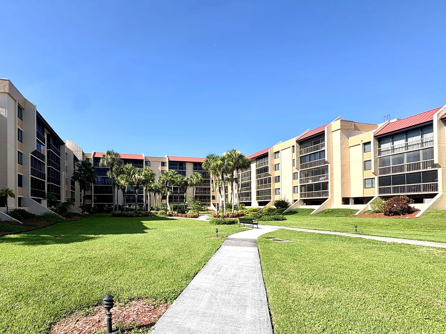 1 bed, 634 sqft, $1,180 — Photo 1