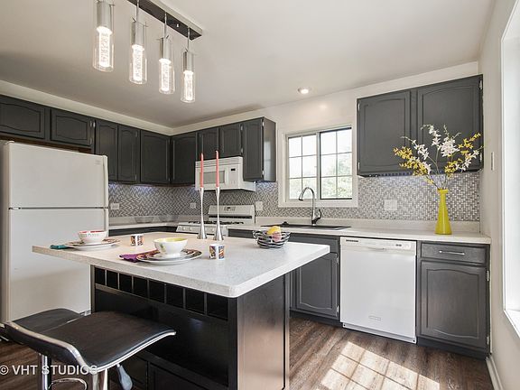 3rd image of 2485 Charleston Dr Unit 2