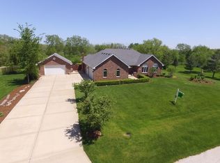 12201 Saddlebrook Ln, Lemont, IL 60439