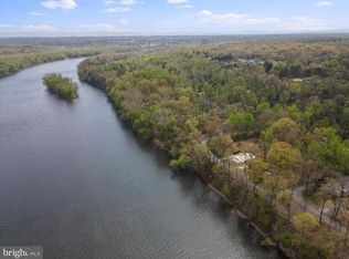 112 Riverview Dr, Falling Waters, WV 25419