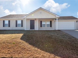 1231 Colonel Hawthorne Dr, Prairie Grove, AR 72753