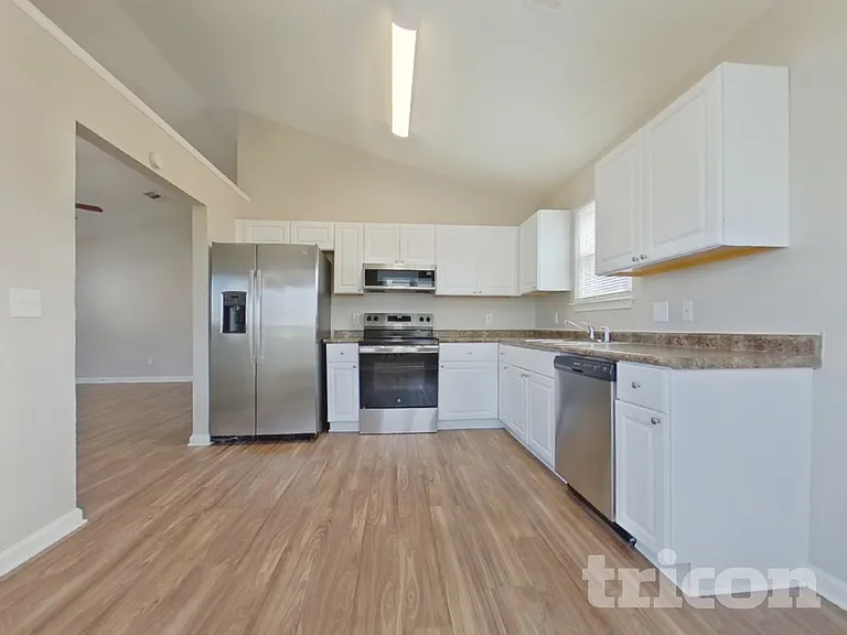 279 Legend Oaks Dr — Photo 6