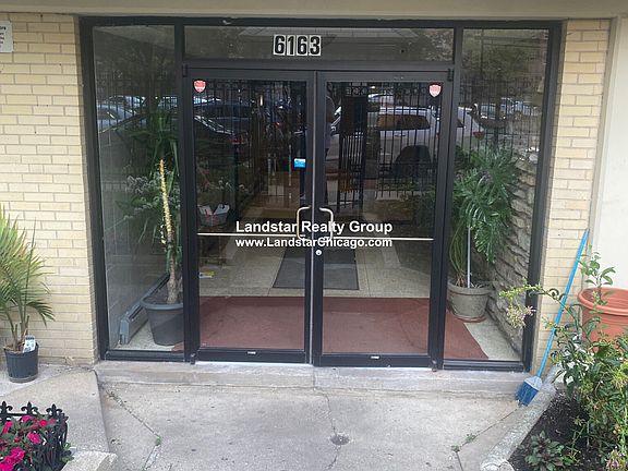 5th image of 6163 N Kenmore Ave #301