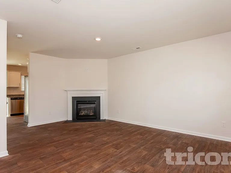 2653 McIntosh St — Photo 2