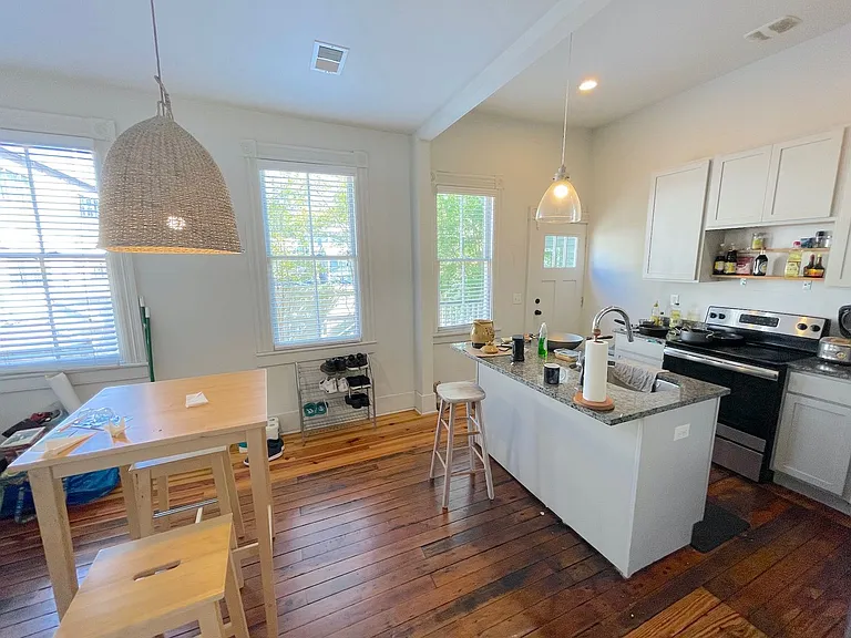 610 E Henry St — Photo 5
