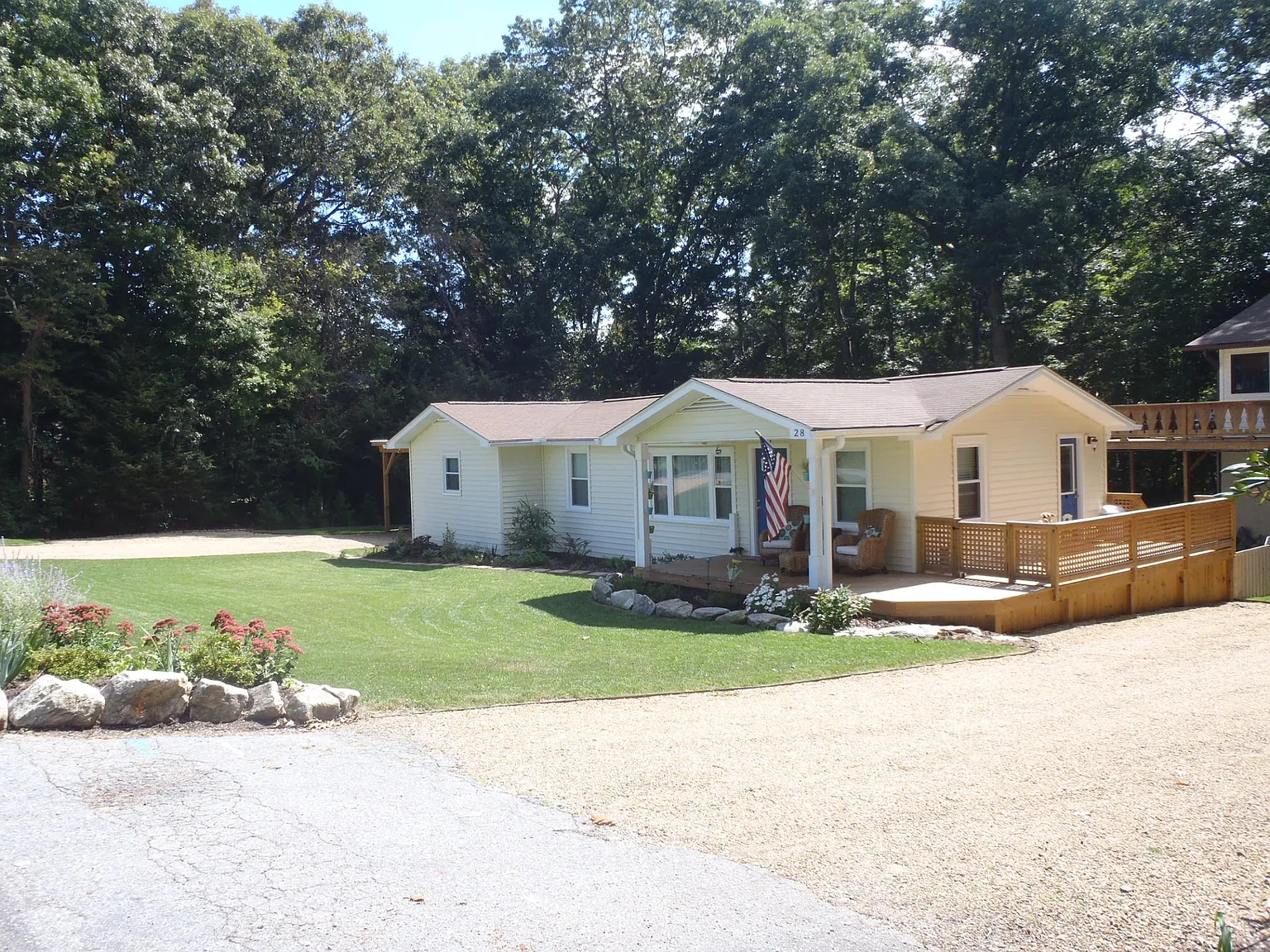 3 bed, 1350 sqft, $2,200 — Photo 3