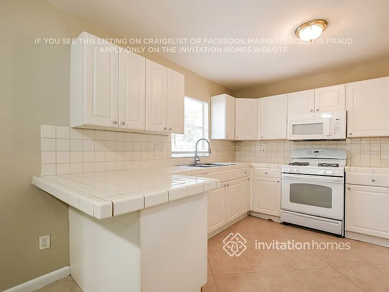 2454 Hope Ave — Photo 7