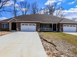 416 Legacy Ln, Villa Ridge, MO 63089