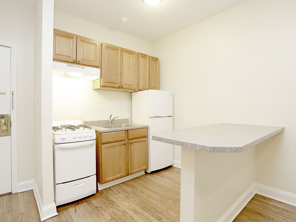 1st image of 1344 W Lunt Ave #212