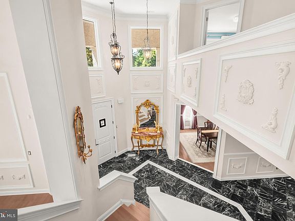 5th image of 920 Pine Valley Cir