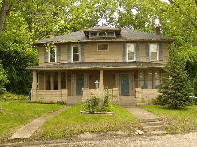 1555 Beechwood Hts photo 1