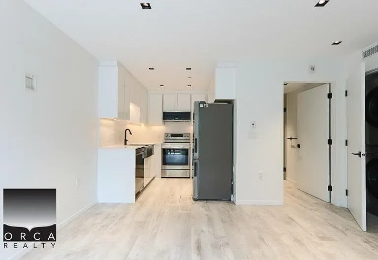 2912 Trinity St — Photo 4
