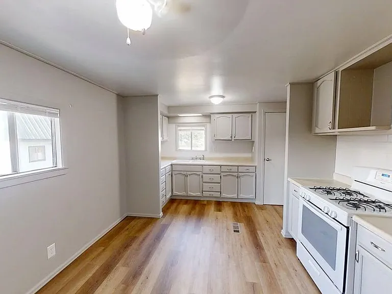 114 Linden Dr — Photo 10
