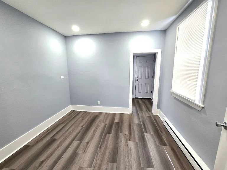 6542 Regent St — Photo 11