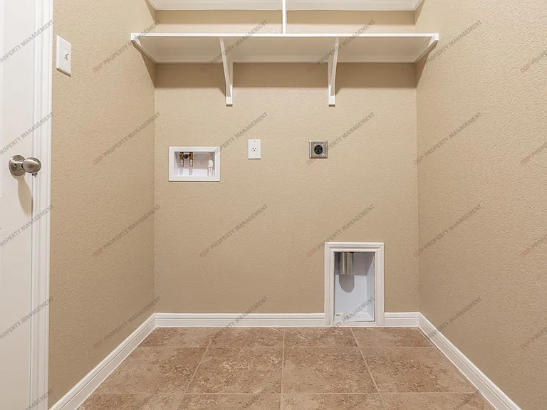 7605 Hickman St — Photo 14