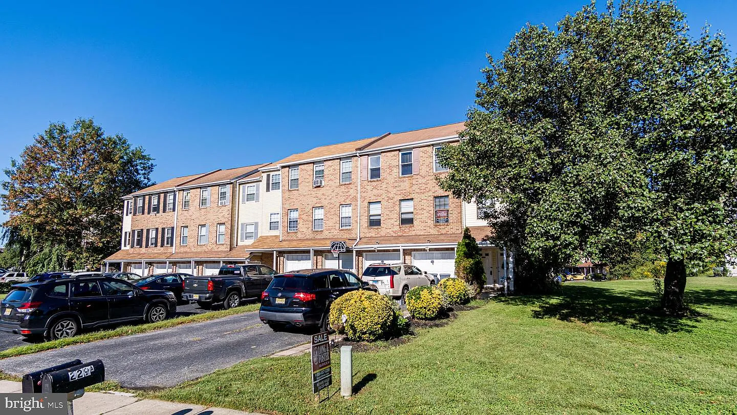 229 Willow Turn #A photo 1