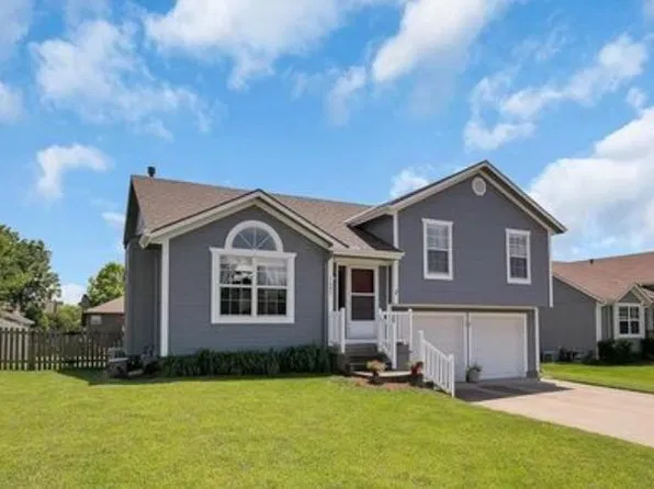 1403 Willow Dr, Greenwood, MO 64034