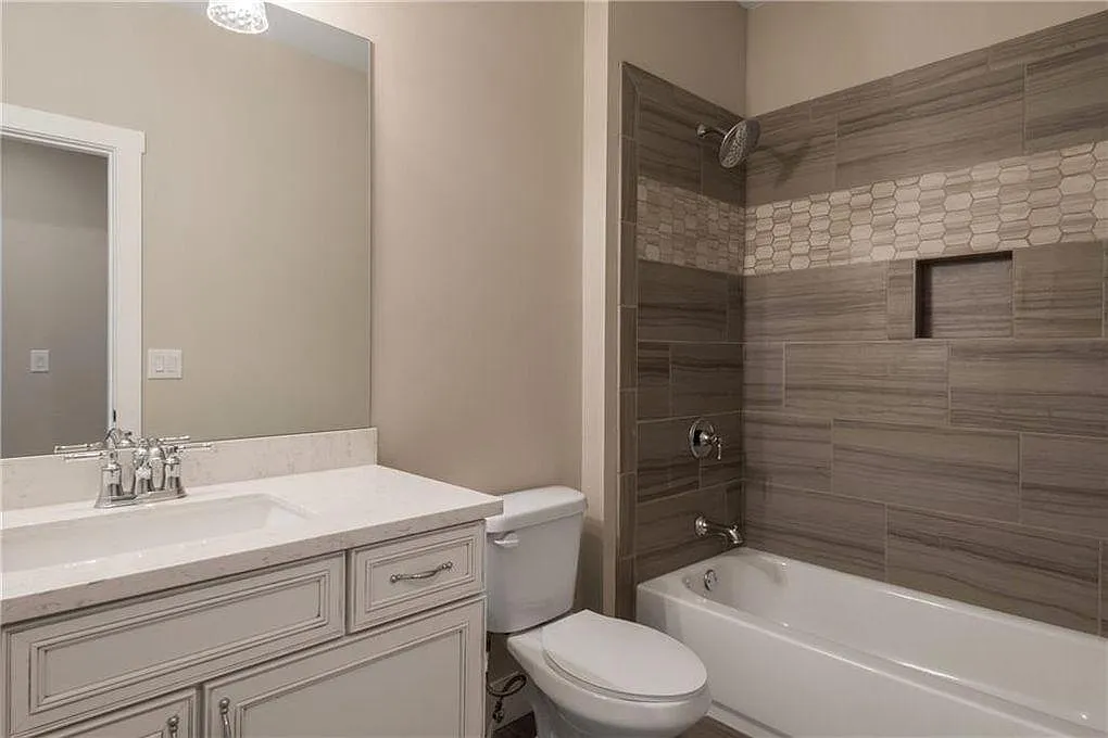 3 bed, 1950 sqft, $3,000 — Photo 4