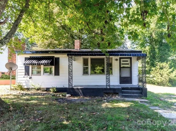 708 Dogwood Rd, Thomasville, NC 27360