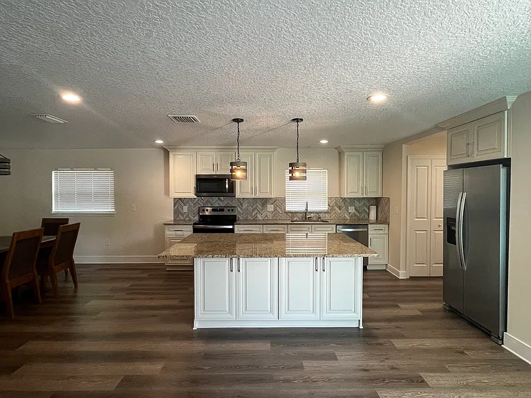 102 Driftwood Ln — Photo 5