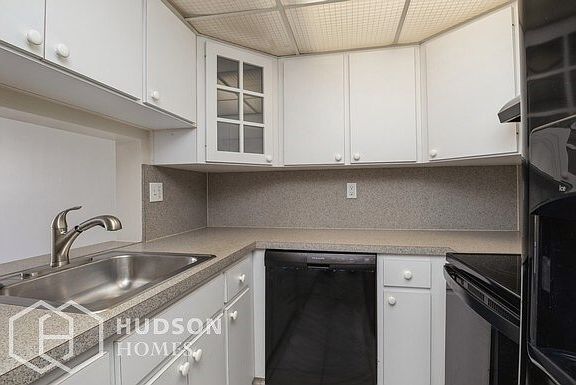 4th image of 9688 Fontainebleau Blvd