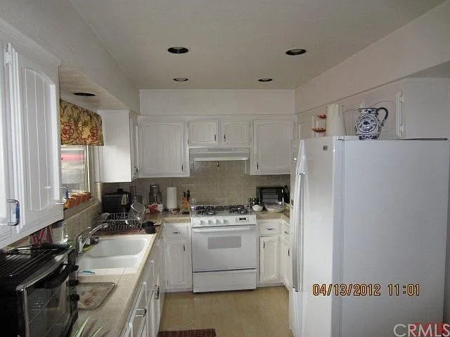 1960 Partridge Dr — Photo 4