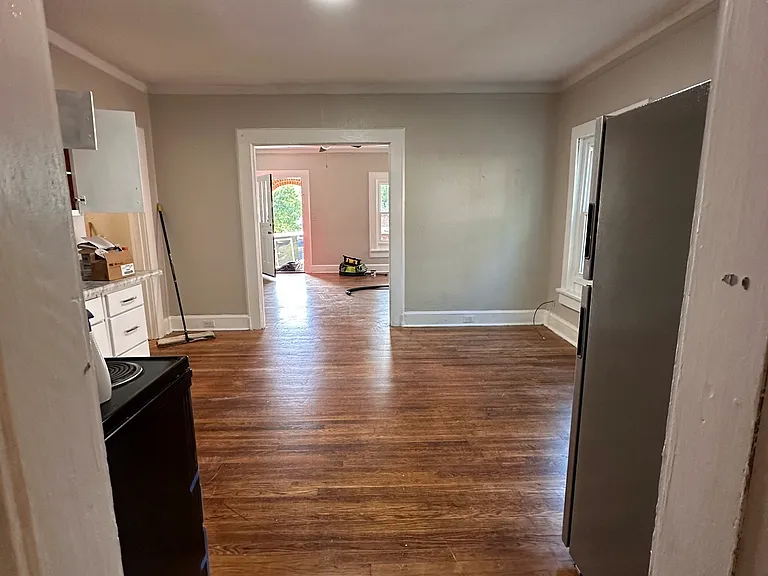 1284 Hillyer Ave — Photo 8