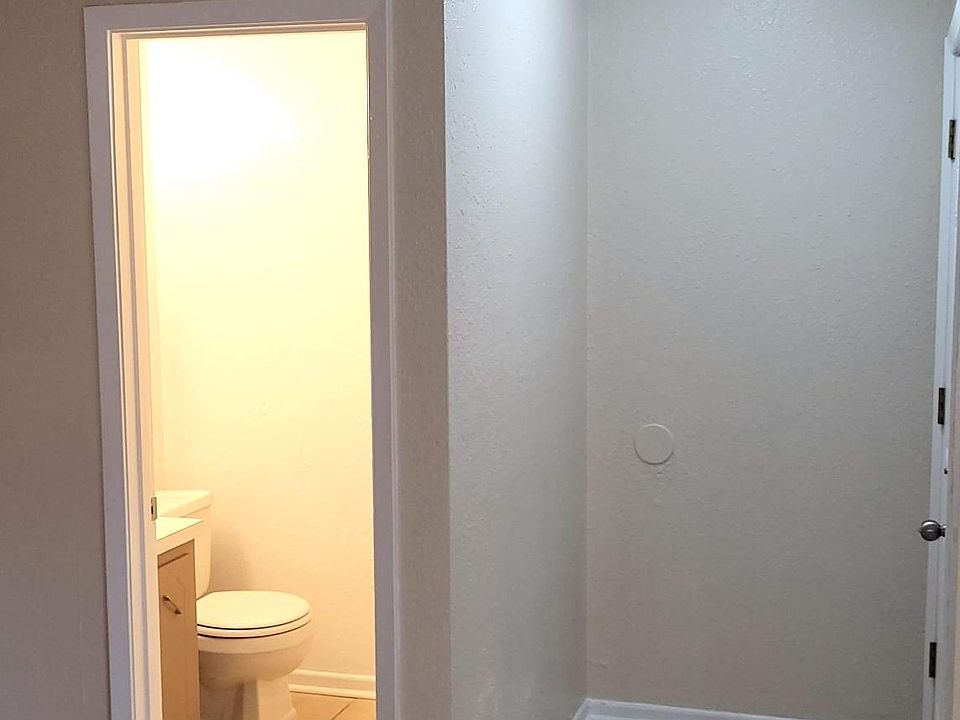 1st image of 3701 Hereford Ln #4