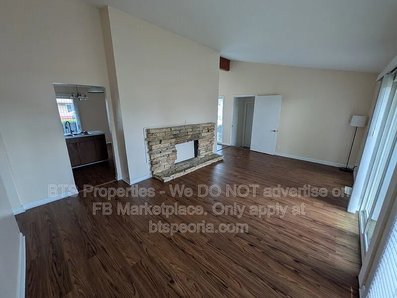 2 bed, 1.5 bath, 1200 sqft, $1,300 — Photo 3