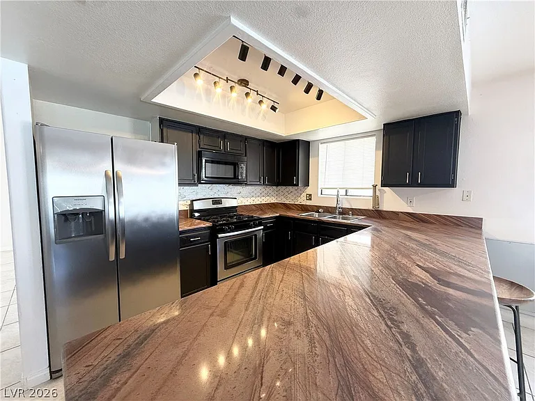 2066 Waverly Cir — Photo 28