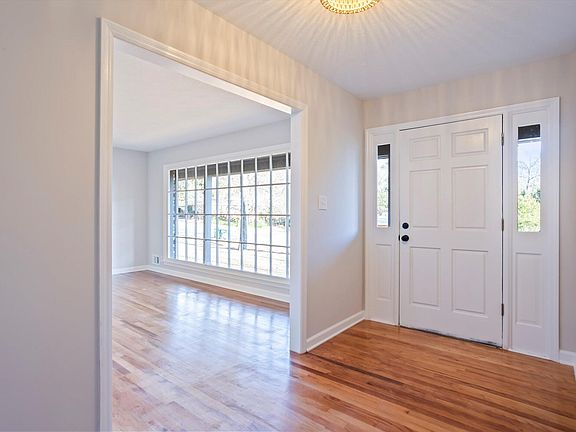 5th image of 5 Rosemary Dr