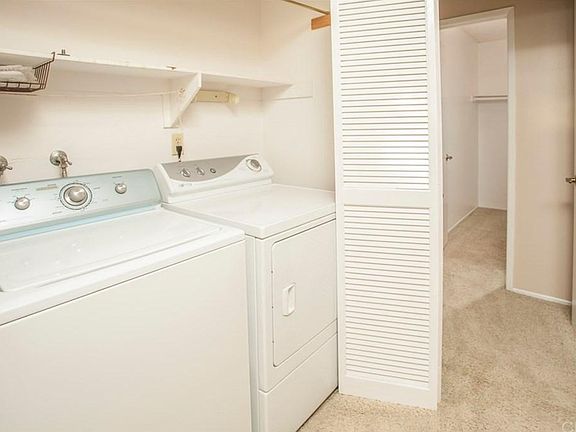 washer and dryer in unit 