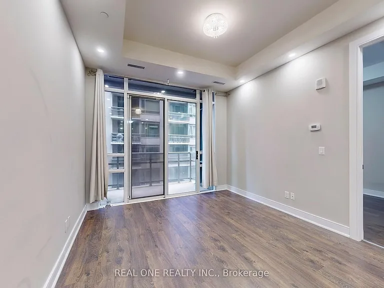 150 Main St W #613 — Photo 5