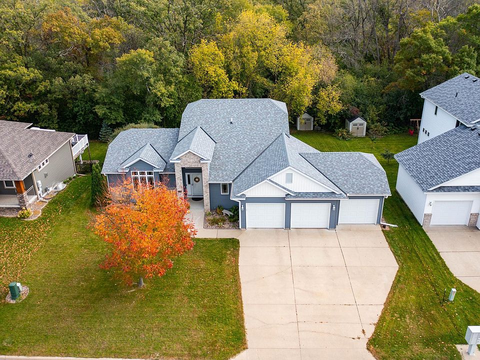 1st image of 3136 Orchid Dr NE